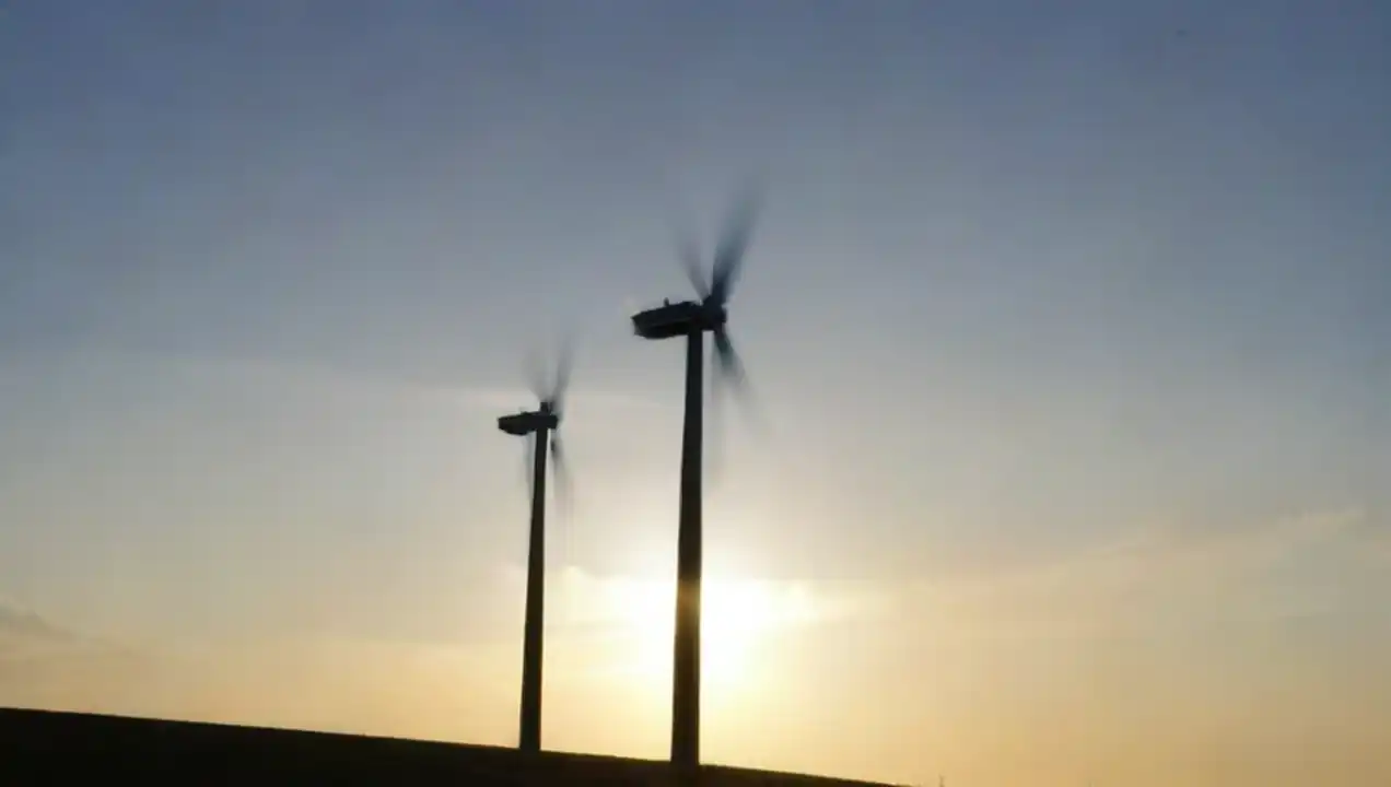 Energía Eólica: Fuerza del Viento de Evaluación comparativa entre sistemas de energía renovable distribuida