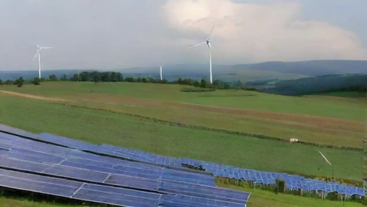Costos y beneficios de la energía renovable de La conexión entre economía y energía renovable